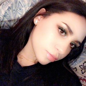 Meet your Posher, Monique